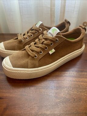 Cariuma Women’s Camel Suede OCA Low Sneakers - Size 8.5